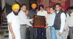 Vets presenting memento to minister on Diwali